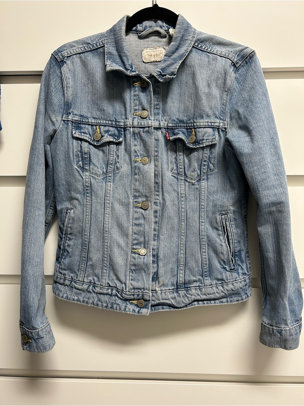 Levi's Faded Blue Denim Trucker Jacket (B1)